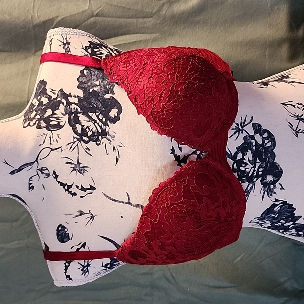 Victoria Secret 🙊 Maroon Push up Bra 34D